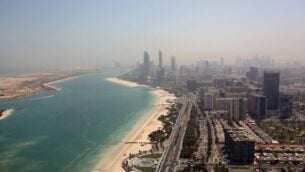 من الأرشيف: صورة لأبو ظبي، الإمارات الإمارات العربية المتحدة. (AP Photo / Kamran Jebreili)
