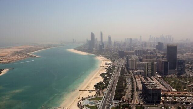 من الأرشيف: صورة لأبو ظبي، الإمارات الإمارات العربية المتحدة. (AP Photo / Kamran Jebreili) من الأرشيف: صورة لأبو ظبي، الإمارات الإمارات العربية المتحدة. (AP Photo / Kamran Jebreili)