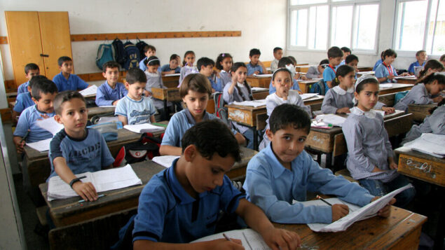 تلاميذ فلسطينيون في مدرسة تابعة للأونروا في مدينة غزة.  (IRIN/Creative Commons via JTA)