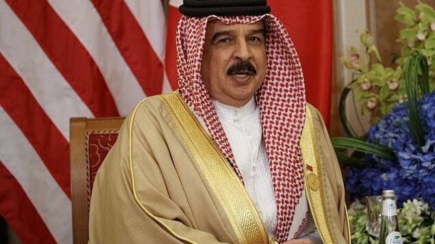 ملك البحرين حمد بن عيسى آل خليفة يتحدث خلال لقاء مع الرئيس الأمريكي دونالد ترامب، 21 مايو، 2017، في الرياض. (AP Photo/ Evan Vucci) ملك البحرين حمد بن عيسى آل خليفة يتحدث خلال لقاء مع الرئيس الأمريكي دونالد ترامب، 21 مايو، 2017، في الرياض. (AP Photo/ Evan Vucci)