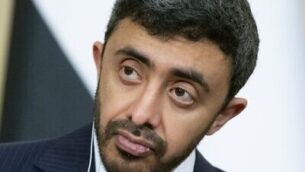 وزير خارجية دولة الإمارات العربية المتحدة الشيخ عبدالله بن زايد آل نهيان يستمع لوزير الخارجية الروسي سيرغي لافروف خلال مؤتمر صحفي مشترك عقب محادثاتهما في موسكو، روسيا، 26 يونيو 2019 (AP Photo / Alexander Zemlianichenko)