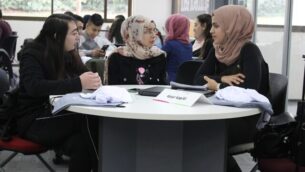 طلاب عرب يشاركون في Makeathon في 2020 في جامعة تل أبيب، الذي تنظمه منظمة ’تسوفن’.  Makeathon  هو  فعاليه تعمل فيها الفرق على بناء منتجات جديدة. (Courtesy) (Courtesy)