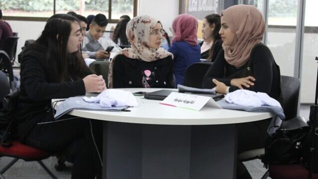 طلاب عرب يشاركون في Makeathon في 2020 في جامعة تل أبيب، الذي تنظمه منظمة ’تسوفن’.  Makeathon  هو  فعاليه تعمل فيها الفرق على بناء منتجات جديدة. (Courtesy) (Courtesy)
