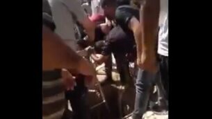 محاولات لانقاذ ستة فلسطينيين سقطوا في حفرة امتصاصية في قرية جنوب الضفة الغربية، 26 سبتمبر 2020 (video screenshot)