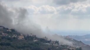 دخان يتصاعد في قرية عين قانا اللبنانية بعد انفجار غامض، 22 سبتمبر، 2020. (Twitter screen capture)