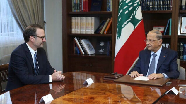 الرئيس اللبناني ميشال عون، من اليمين، يلتقي ديفيد شنكر، مساعد وزيرة الخارجية الأمريكية لشؤون الشرق الأدنى، في القصر الرئاسي في بعبدا، شرق بيروت، لبنان، 10 سبتمبر، 2019. (Dalati Nohra via AP) الرئيس اللبناني ميشال عون، من اليمين، يلتقي ديفيد شنكر، مساعد وزيرة الخارجية الأمريكية لشؤون الشرق الأدنى، في القصر الرئاسي في بعبدا، شرق بيروت، لبنان، 10 سبتمبر، 2019. (Dalati Nohra via AP)