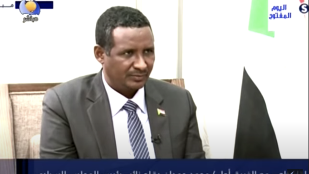 نائب رئيس الدولة السوداني محمد حمدان دقلو، المعروف باسم حميدتي، يناقش التطبيع مع إسرائيل في جوبا، جنوب السودان (Screenshot: Youtube)