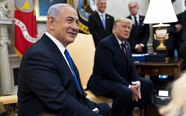 الرئيس الأمريكي دونالد ترامب ورئيس الوزراء الإسرائيلي بنيامين نتنياهو في لقاء عُقد في المكتب البيضاوي للبيت الأبيض، 15 سبتمبر، 2020 في واشنطن العاصمة. (Doug Mills/Pool/Getty Images/AFP)