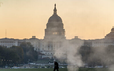 مبنى الكابيتول في واشنطن في صباح اليوم التالي ليوم الانتخابات، 4 نوفمبر، 2020. (AP Photo / J. Scott Applewhite)