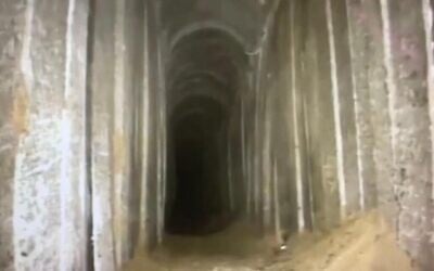 نفق تعتقد إسرائيل أنه تم حفره من قبل حركة حماس من غزة إلى جنوب إسرائيل تم اكتشافه في 22 أكتوبر، 2020. (Israel Defense Forces)