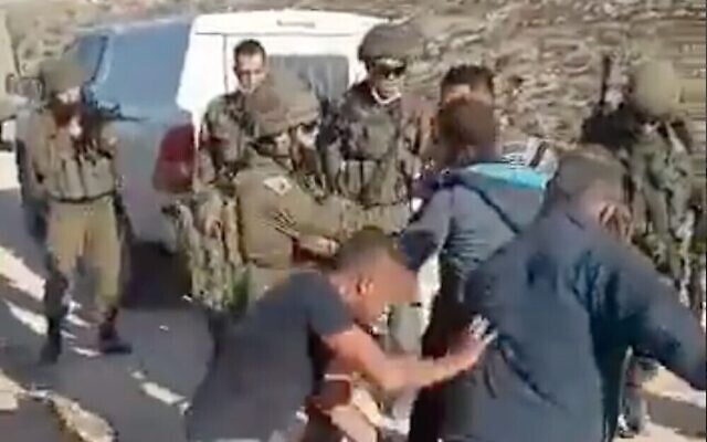 مواجهات بين فلسطينيين وجنود إسرائيليين خارج قرية التواني في الضفة الغربية، 1 يناير 2021 (screenshot)