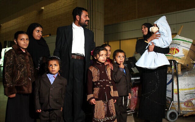 من الأرشيف: مهاجرون ادد من اليمن يصلون إلى إسرائيل في 19 فبراير، 2009. (Roni Schutzer/Flash90) من الأرشيف: مهاجرون ادد من اليمن يصلون إلى إسرائيل في 19 فبراير، 2009. (Roni Schutzer/Flash90)