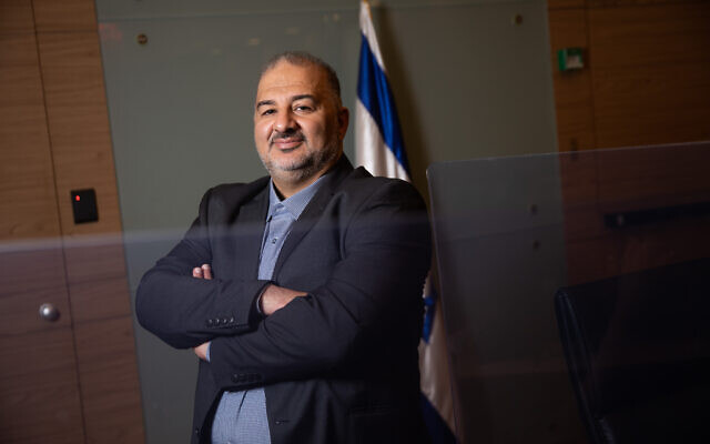 رئيس "القائمة العربية الموحدة" وعضو الكنيست منصور عباس في الكنيست في القدس، 11 نوفمبر 2020 (Hadas Parush / Flash90) رئيس "القائمة العربية الموحدة" وعضو الكنيست منصور عباس في الكنيست في القدس، 11 نوفمبر 2020 (Hadas Parush / Flash90)