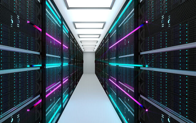 صورة توضيحية لمركز بيانات، مزرعة خوادم وخدمات سحابية (noLimit46 ؛ iStock by Getty Images)