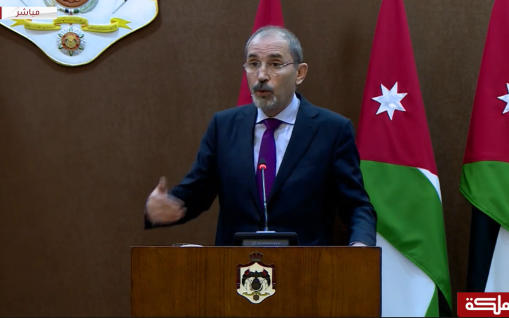 وزير الخارجية الأردني أيمن الصفدي يتحدث للصحافة في عمان، الأردن، 12 سبتمبر، 2019. (Screen capture Al-Mamlaka TV)