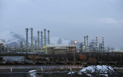 ملف: المنشأة النووية التي تعمل بالماء الثقيل بالقرب من آراك بإيران، 15 يناير 2011 (AP Photo / ISNA، Hamid Foroutan، File)