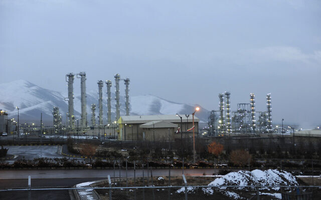 ملف: المنشأة النووية التي تعمل بالماء الثقيل بالقرب من آراك بإيران، 15 يناير 2011 (AP Photo / ISNA، Hamid Foroutan، File) ملف: المنشأة النووية التي تعمل بالماء الثقيل بالقرب من آراك بإيران، 15 يناير 2011 (AP Photo / ISNA، Hamid Foroutan، File)