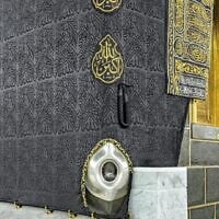 الحجر الأسود في الكعبة المشرفة في مكة المكرمة (Saudi Arabia General Presidency of the Grand Mosque and the Prophet’s Mosque)