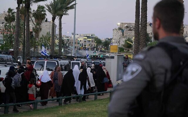 الشرطة تقوم تستعد لصلاة الجمعة الأخيرة من شهر رمضان وسط التوترات في القدس، 7 مايو 2021 (Israel Police)
