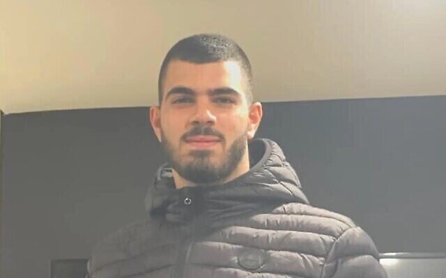 محمد محاميد كيوان ، 17 عاما ، متأثرا بجراحه جراء أصابته بأعيرة نارية في الرأس في أم الفحم، مايو 2021 (Courtesy)