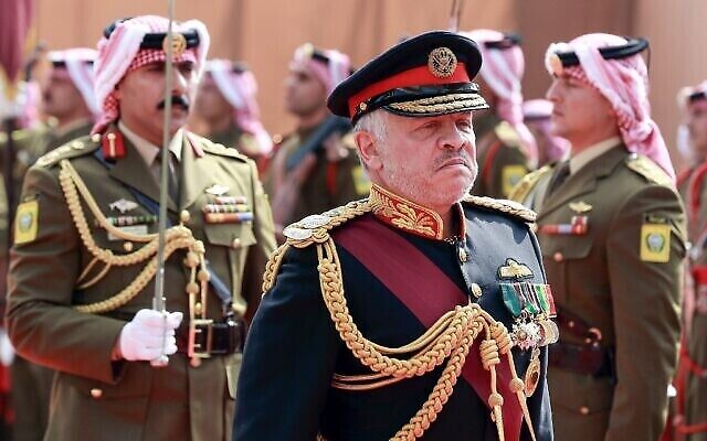 العاهل الاردني الملك عبد الله الثاني يصل الجلسة الافتتاحية لمجلس النواب في العاصمة عمان، 10 نوفمبر، 2019. (Khalil Mazraawi / AFP)