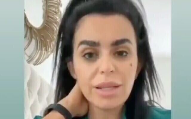 دكتور فداء وشاح التي فُصلت من عملها هذا الأسبوع بعد أن اتهمت إسرائيل بـ’أكل لحوم البشر’.  (Screenshot from Twitter via JTA)