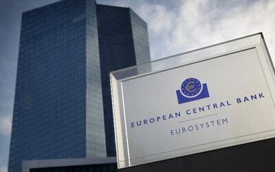 تظهر هذه الصورة التي التقطت في 23 يناير 2020 المقر الرئيسي للبنك المركزي الأوروبي (ECB) في فرانكفورت أم ماين، غرب ألمانيا.  ( Daniel ROLAND / AFP)