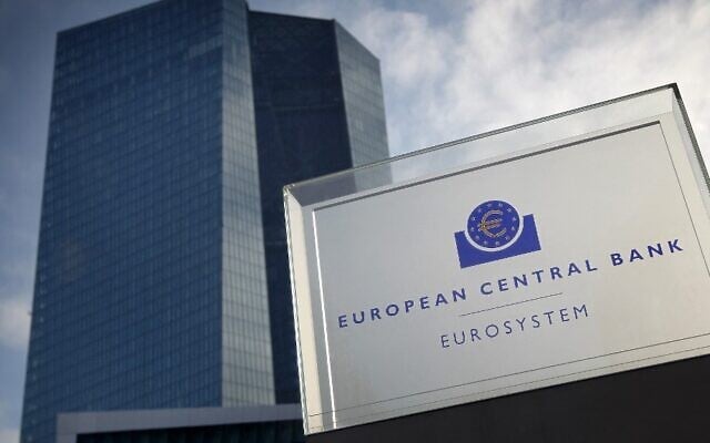 تظهر هذه الصورة التي التقطت في 23 يناير 2020 المقر الرئيسي للبنك المركزي الأوروبي (ECB) في فرانكفورت أم ماين، غرب ألمانيا.  ( Daniel ROLAND / AFP)