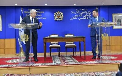 وزير الخارجية الإسرائيلي يائير لبيد مع وزير الخارجية المغربي ناصر بوريطة في رباط، 11 أغسطس 2021 
 (Shlomi Amsalem, GPO)