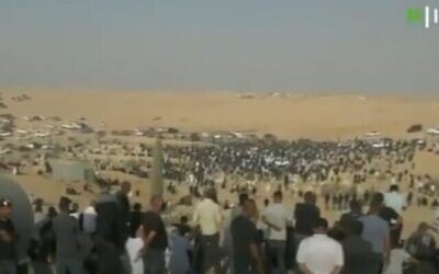 آلاف المشيعين يشاركون في جنازة عضو الكنيست سعيد الخرومي في شقيب السلام، 25 آب 2021 (Screenshot / Kan)