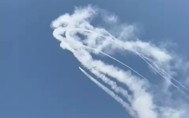 القبة الحديدة تعترض صواريخ أطلقت من لبنان باتجاه اسرائيل 6 أغسطس 2021 (Video screenshot)