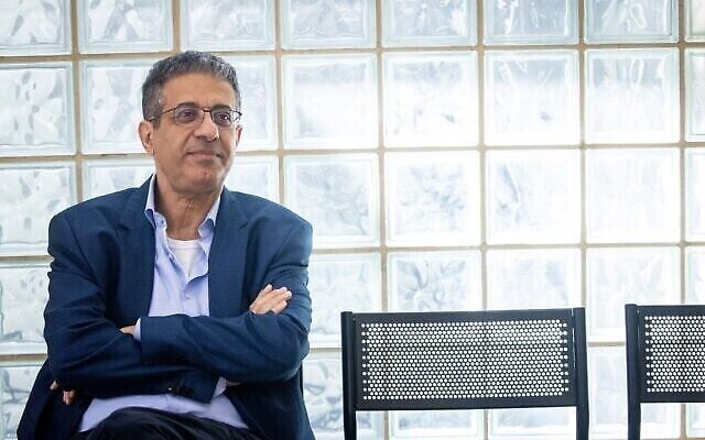 توضيحية: الرئيس التنفيذي السابق لموقع "واللا" الإخباري إيلان يشوعا يصل إلى المحكمة المركزية في القدس لشهادته في محاكمة فساد لرئيس الوزراء السابق بنيامين نتنياهو ، 16 يونيو، 2021. (Yonatan Sindel / Flash90 توضيحية: الرئيس التنفيذي السابق لموقع "واللا" الإخباري إيلان يشوعا يصل إلى المحكمة المركزية في القدس لشهادته في محاكمة فساد لرئيس الوزراء السابق بنيامين نتنياهو ، 16 يونيو، 2021. (Yonatan Sindel / Flash90