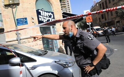 مكان هجوم طعن خارج محطة الحافلات المركزية في القدس، 13 سبتمبر، 2021. (Olivier Fitoussi / Flash90)