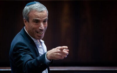 أليعازر شتيرن من حزب "يش عتيد" يحضر جلسة في الكنيست في القدس، 6 يوليو، 2021. (Yonatan Sindel / Flash90)