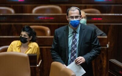عضو الكنيست سمحا روتمان من حزب الصهيونية الدينية خلال جلسة مكتملة في قاعة الكنيست في القدس، 13 أكتوبر، 2021 (Yonatan Sindel / Flash90)