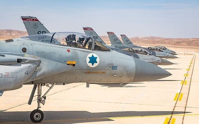 مقاتلات إسرائيلية على المدرج خلال تمرين "العلم الأزرق" العسكري في أكتوبر 2021 (Israel Defense Forces)