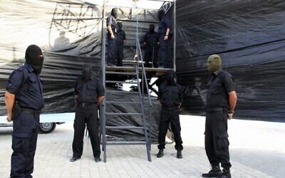 صورة توضيحية: مشنقة يتم تحضيرها لعملية إعدام في غزة، 2013.  (AP/Gaza Interior Ministry)