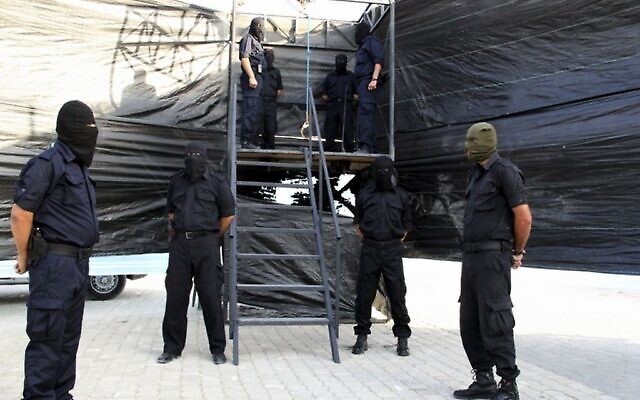 صورة توضيحية: مشنقة يتم تحضيرها لعملية إعدام في غزة، 2013.  (AP/Gaza Interior Ministry)