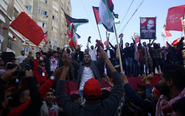 فلسطينيون يشاركون في مسيرة بمناسبة الذكرى الـ 52 للجبهة الشعبية لتحرير فلسطين، في مدينة غزة، 7 ديسمبر، 2019. (AP Photo / Hatem Moussa)