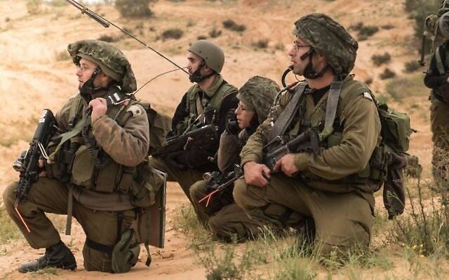 صورة توضيحية: جنود من جنود الاحتياط يشاركون في مناورة للجيش الاسرائيلي، 21 مارس 2017 (Israel Defense Forces)