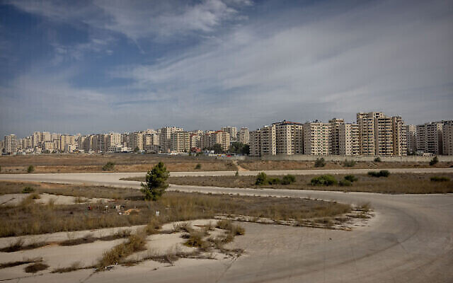 مطار عطروت المهجور شمال القدس، 25 نوفمبر، 2021. (Yonatan Sindel / Flash90)
