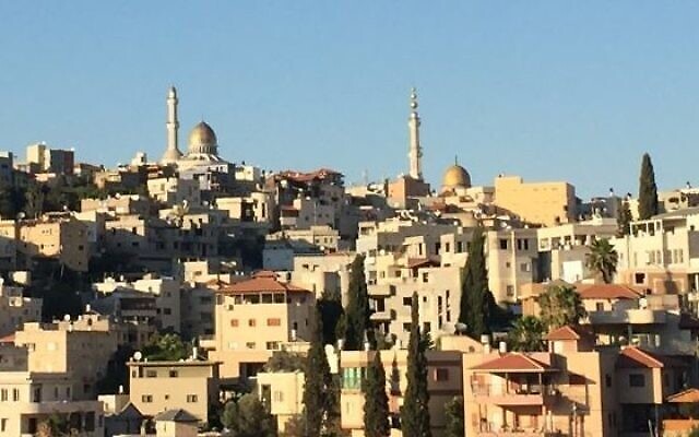 منظر لأم الفحم، 22 يونيو 2017 (Amanda Borschel-Dan / Times of Israel)