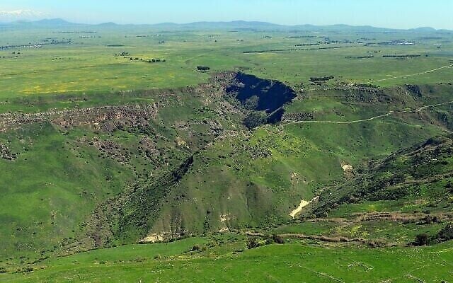 صورة جوية في هضبة الجولان. (AVRAMGR، CC BY-SA 4.0، ويكيميديا كومنز)