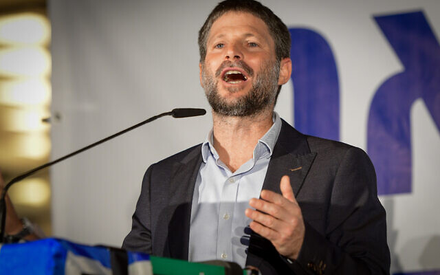 Head of the Religious Zionist Party MK Bezalel Smotrich speaks during a rally against the Israeli government in Tel Aviv, November 2, 2021. Photo by Avshalom Sassoni/Flash90 *** Local Caption *** בחירות
הפגנה
בעד
נגד
ממשלת
אחדות
ליכוד
תומכים
בצלאל סמוטריץ