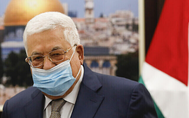 رئيس السلطة الفلسطينية محمود عباس خلال لقاء مع وزيرة الخارجية الألمانية أنالينا بربوك في رام الله، 10 فبراير 2022 (Mohamad Torokman / Pool Photo via AP)