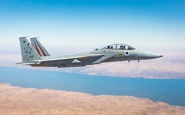 طائرة مقاتلة إسرائيلية من طراز F-15 تحلق في سماء إسرائيل، قبل تمرين العلم الأزرق في أكتوبر 2021 (Israel Defense Forces)