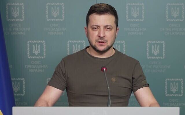 الرئيس الأوكراني فولوديمير زيلينسكي في خطاب فيديو صدر في 8 مارس، 2022. (screen capture: Telegram) الرئيس الأوكراني فولوديمير زيلينسكي في خطاب فيديو صدر في 8 مارس، 2022. (screen capture: Telegram)