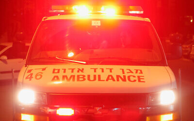 صورة توضيحية: سيارة اسعاف تابعة لنجمة داوود الحمراء في وسط اسرائيل، 29 مارس 2012 (Yaakov Naumi / Flash90)