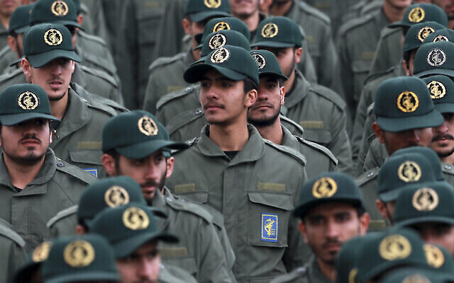 في هذه الصورة التي تم التقاطها في 11 فبراير 2019، أعضاء من الحرس الثوري الإيراني يحضرون احتفالا بالذكرى الأربعين للثورة الإسلامية، في ساحة آزادي، أو ساحة الحرية، في طهران، إيران. (AP Photo/Vahid Salemi) في هذه الصورة التي تم التقاطها في 11 فبراير 2019، أعضاء من الحرس الثوري الإيراني يحضرون احتفالا بالذكرى الأربعين للثورة الإسلامية، في ساحة آزادي، أو ساحة الحرية، في طهران، إيران. (AP Photo/Vahid Salemi)
