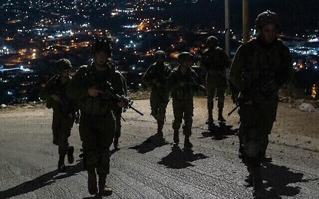 جنود اسرائيليون ينشطون في الضفة الغربية، 29 يونيو، 2022. (Israel Defense Forces)